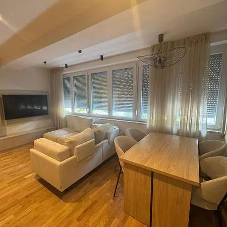 Cozy Urban Stay, Center *